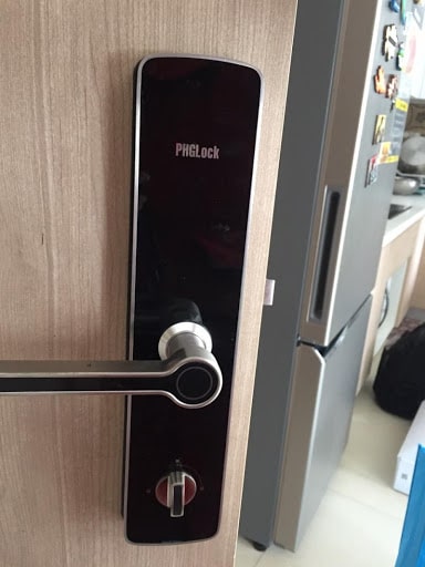 Khoá cửa vân tay - Khoá điện tử PHGLock FP6501 6 4. Chức năng khoá cửa tiện dụng trên khoá vân tay - khoá thẻ từ PHGLock-FP6501