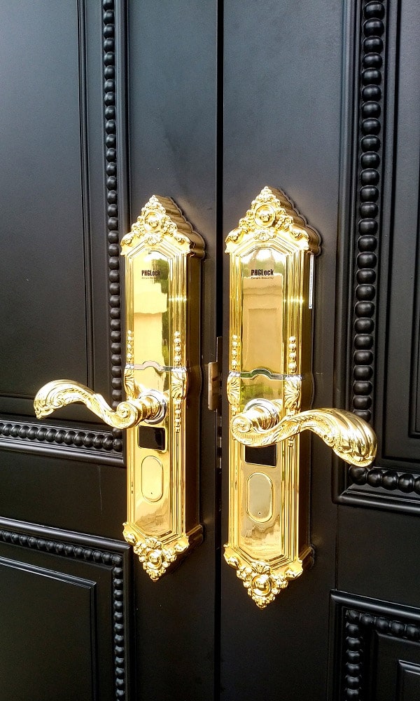 Khoá cửa vân tay PHGLock FP3251W 5 4. Khoá thông minh PHGLock-FP3251W phù hợp lắp đặt trên nhiều chất liệu cửa