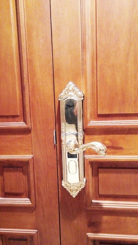 Khoá cửa vân tay PHGLock FP3251W 6 5. Chức năng khoá an toàn bên trong tiện ích