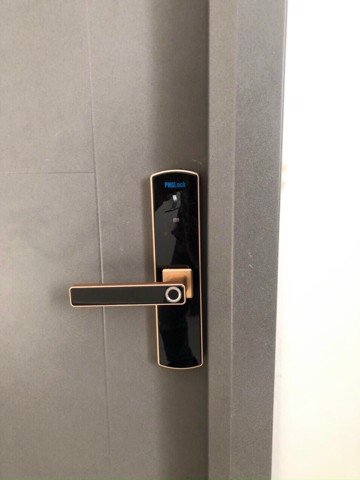 Khoá cửa vân tay PHGLock FP8030 3 3. Khoá cửa điện tử - Khoá vân tay PHGLock FP8030 lắp đặt trên nhiều loại cửa