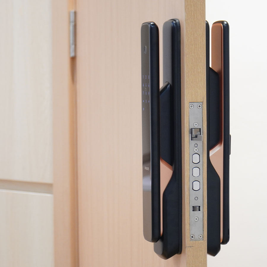 Khoá cửa vân tay Philips PI 5 3. Khoá cửa thông minh Philips PI phù hợp lắp đặt trên cửa gỗ, cửa sắt chống cháy