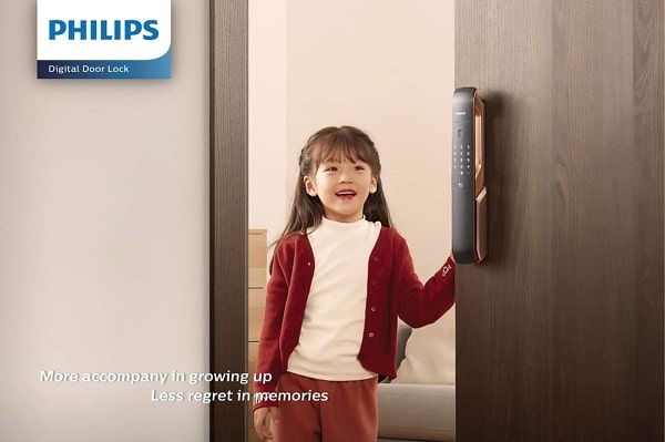 Khoá cửa vân tay Philips PI 8 4. Chốt trẻ em an toàn trên khoá cửa Philips-PI