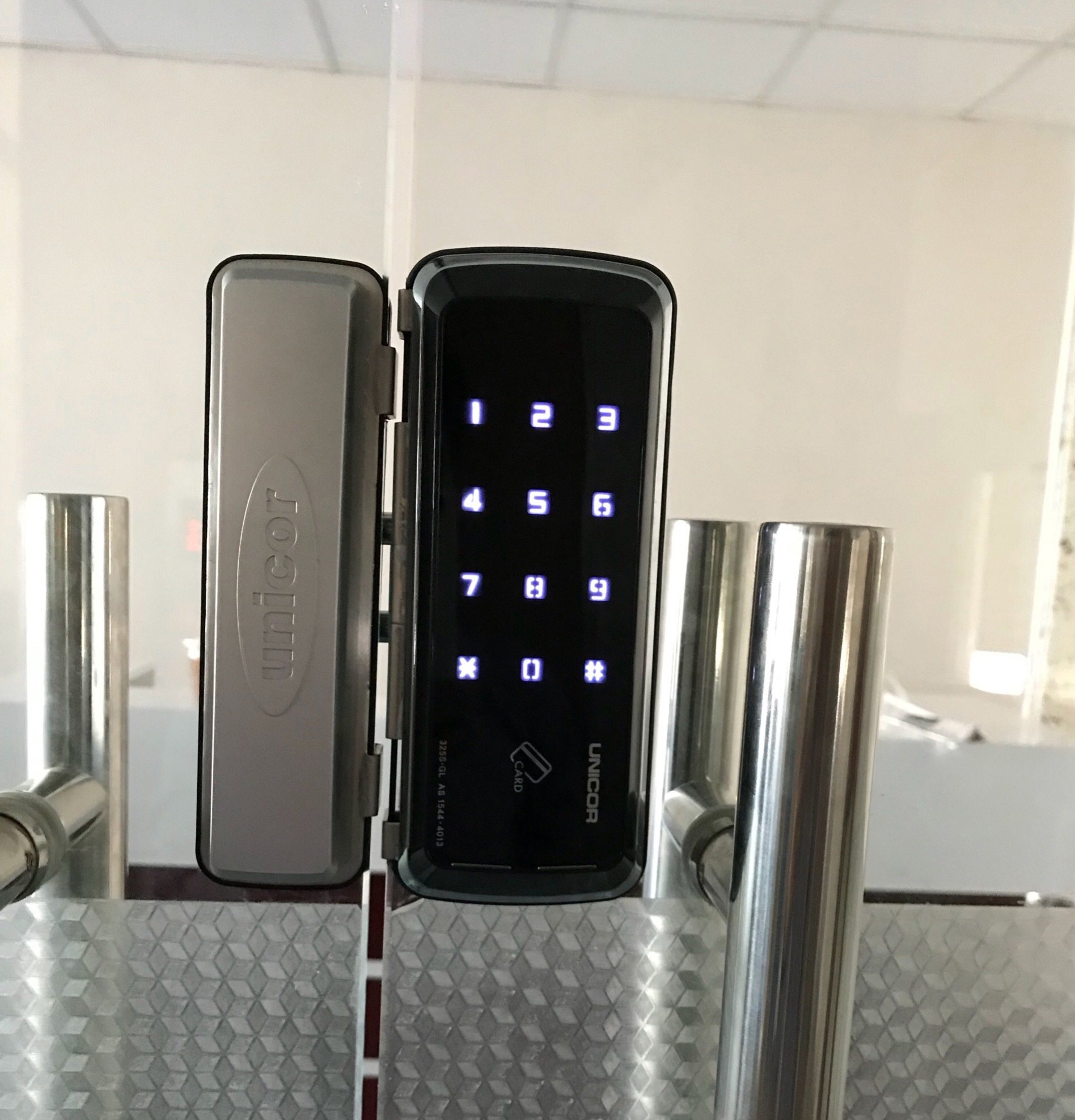 Khóa cửa vân tay Unicor VR500 – BW (cửa nhôm) 6 khoa cua van tay unicor vr500 bw 2 1