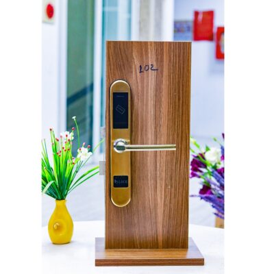 Khoá thẻ từ khách sạn SSLock HK-102C 7 1. Thiết kế sang trọng, lịch lảm của SSlock HK-102C.