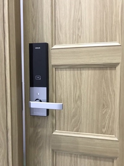 Khóa thẻ từ,mã số Unicor UN-6700SK 5 7. Hình ảnh lắp đặt thực tế khóa thẻ từ,mã số Unicor UN-6700SK
