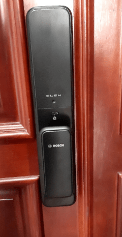 Khóa vân tay Bosch EL 600KB - Màu Đen 2 2. Khóa vân tay Bosch EL600KB sử dụng chất liệu cao cấp chắc chắn bền bỉ