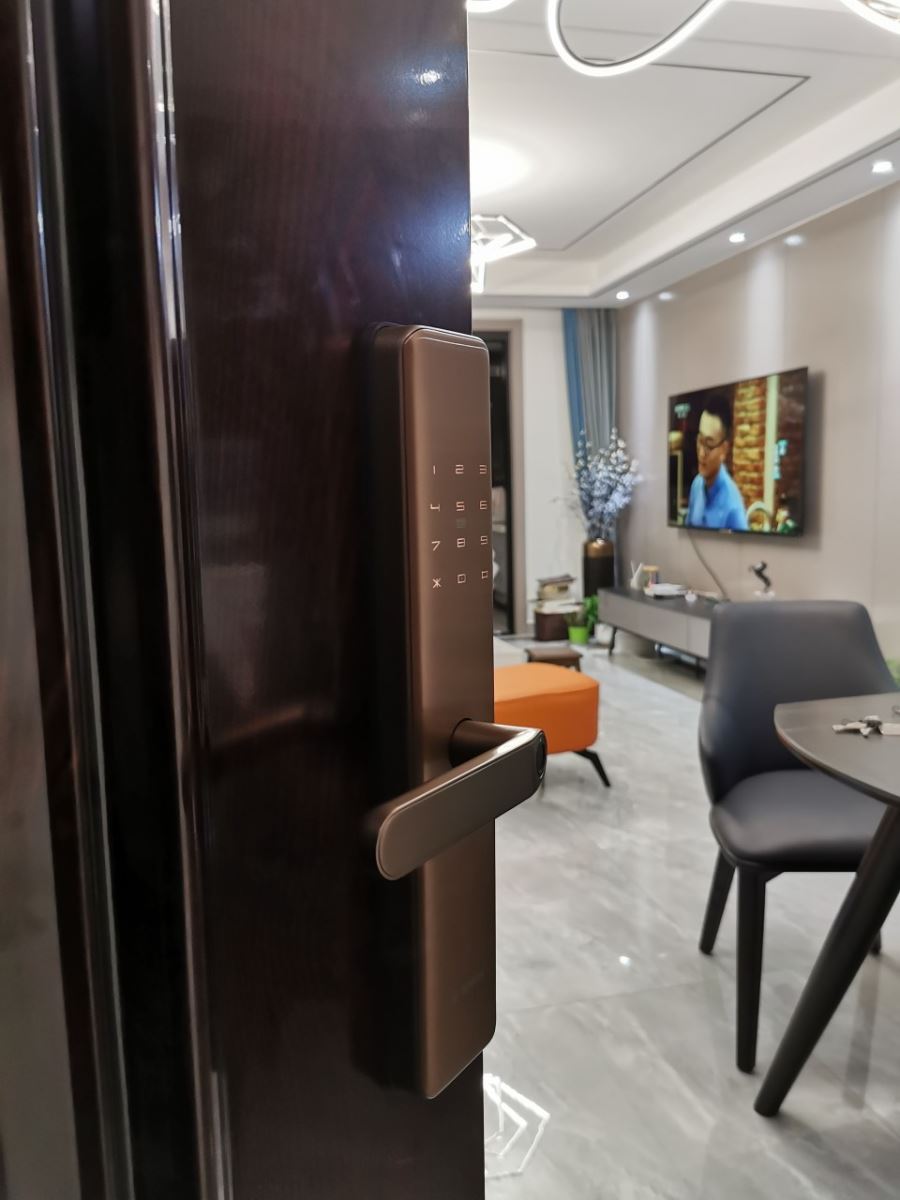 Khóa vân tay Bosch ID 40PK (Màu đồng) 2 3. Mở khóa thông minh Bosch ID-40PK với đa dạng các phương thức