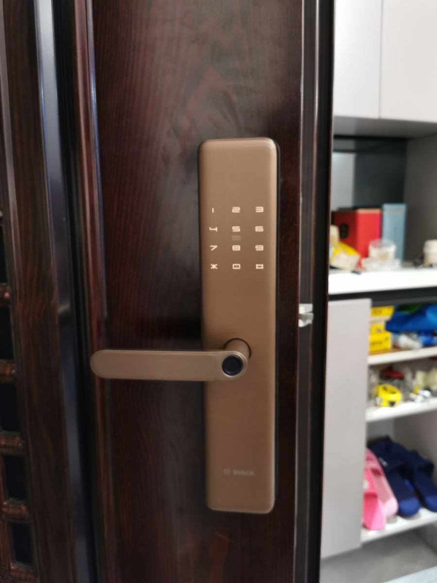 Khóa vân tay Bosch ID 40PK (Màu đồng) 3 5. Một số ưu điểm nổi trội của khóa điện tử Bosch ID40PK