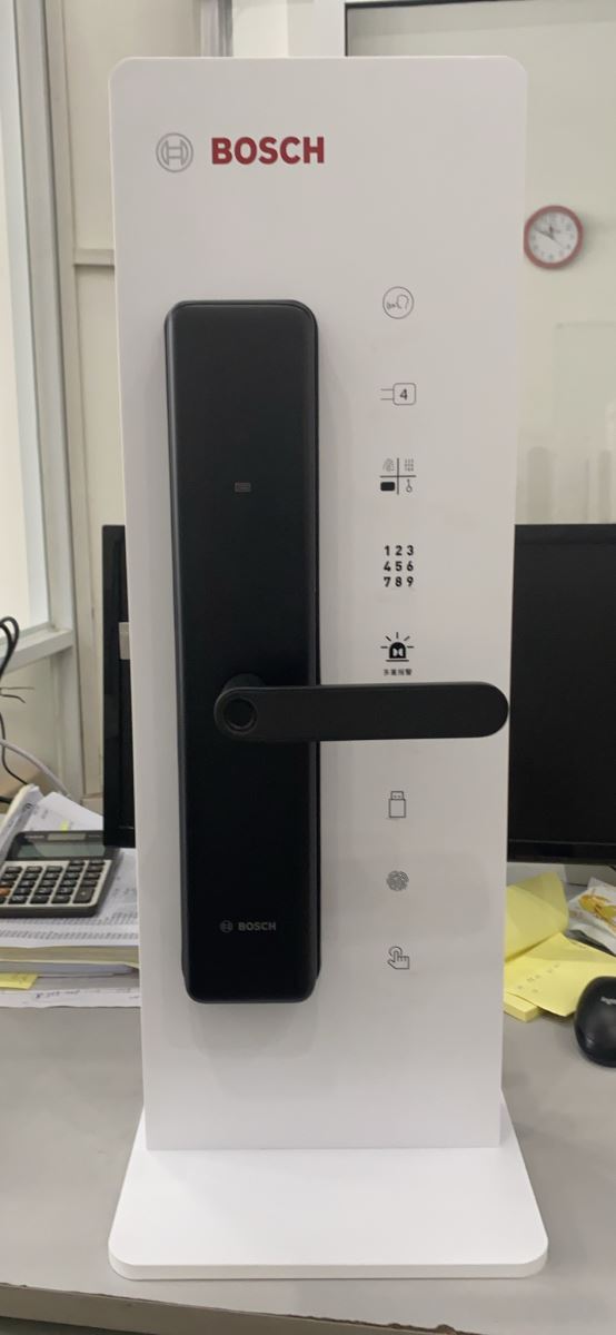 Khóa vân tay Bosch ID 40PKB - Màu Đen 2 1. Khóa điện tử Bosch ID 40PKB nhập khẩu trực tiếp tại Đức