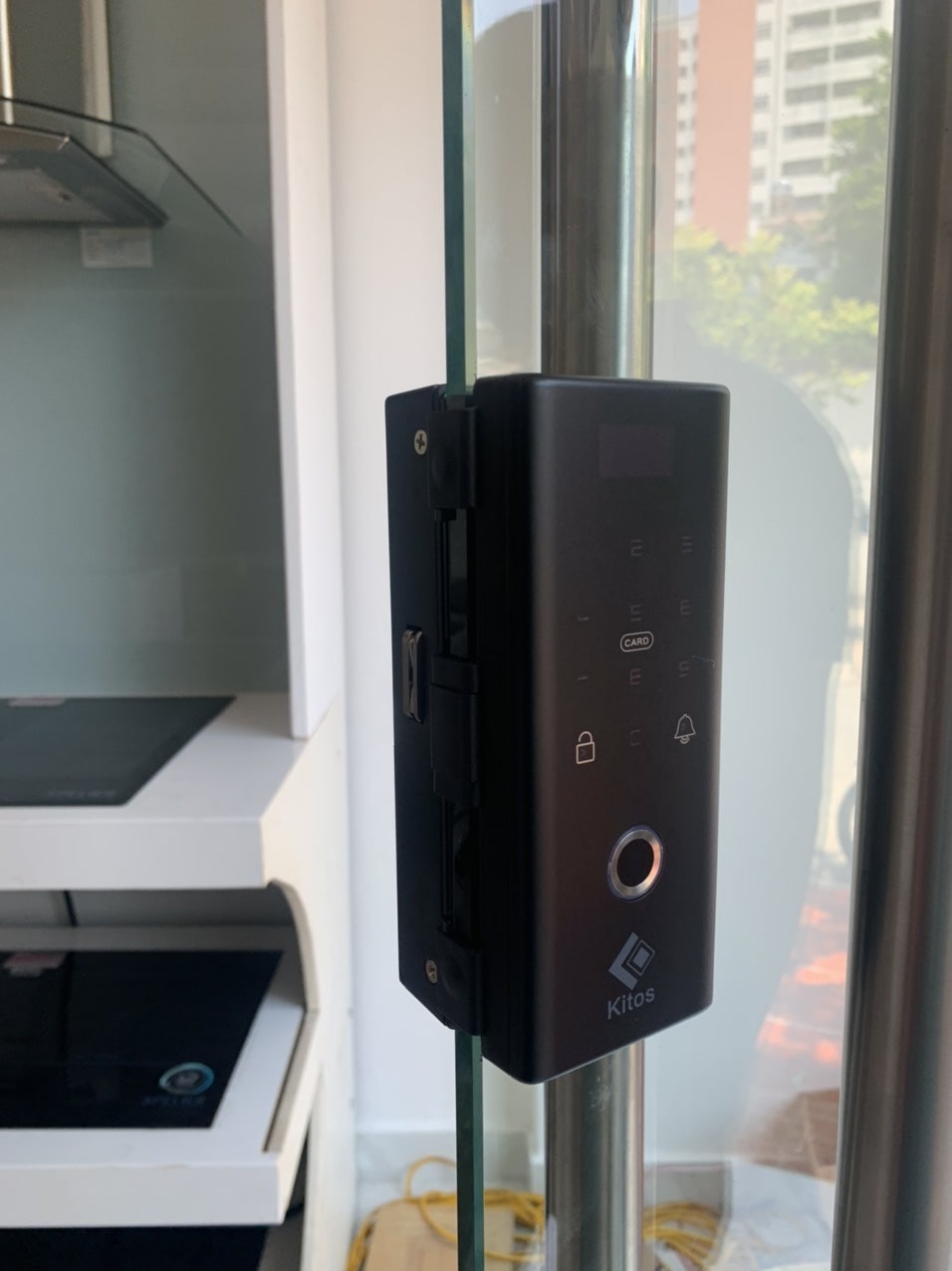 Khoá vân tay cửa kính Kitos KT-GL80 plus 11 Hình ảnh thực tế khoá cửa kính vân tay KT-GL80 PLus
