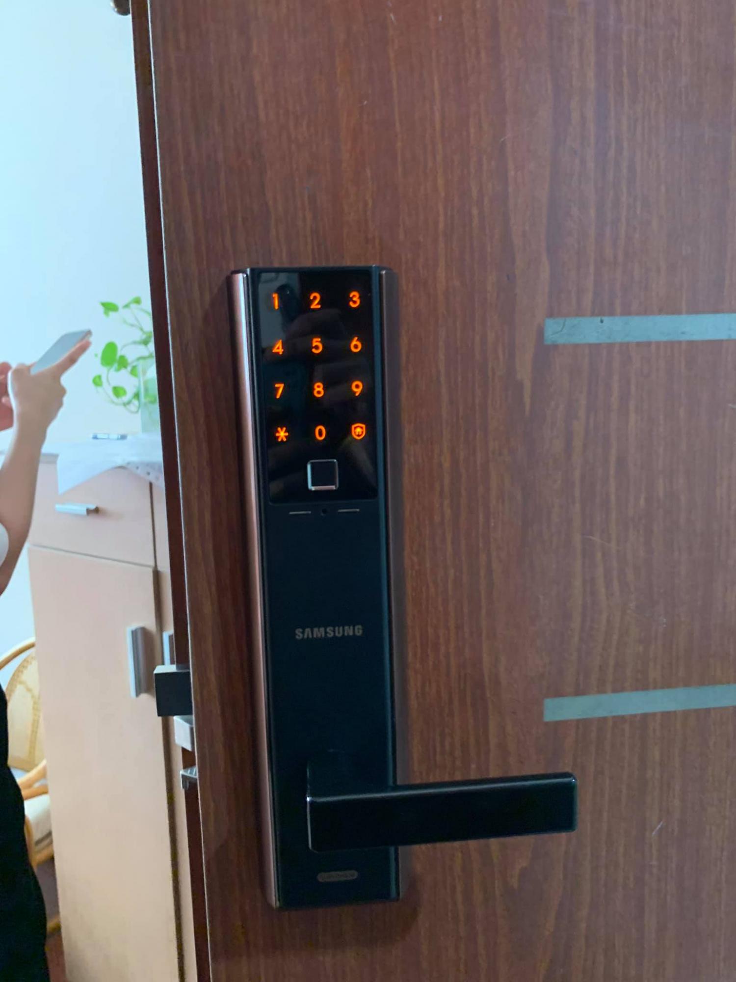 Khoá vân tay SamSung SHP DH538 18 15. Hình ảnh lắp đặt thực tế cho khách hàng