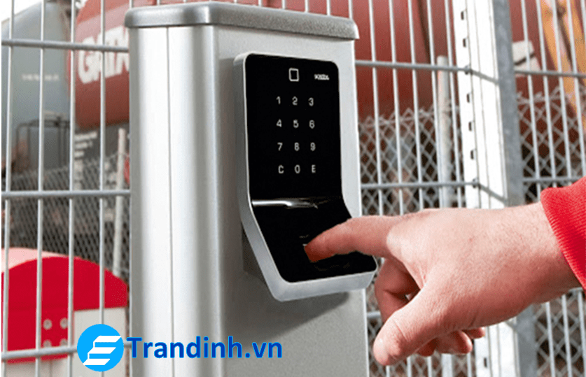 Lắp đặt khóa vân tay cho cửa cổng cần chú ý những gì 3 Một số lưu ý khi sử dụng khóa cửa và chọn mua khóa cửa vân tay cho cửa cổng