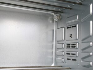 Lò nướng Electrolux EOT30MXC 38 lít 2 6. Đèn chiếu sáng trong khoang lò tiện quan sát các món nướng.