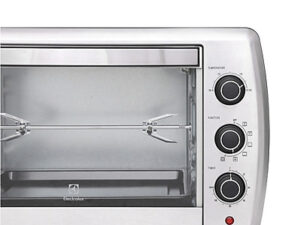 Lò nướng Electrolux EOT30MXC 38 lít 4 3. Bảng điều khiển cơ thao tác dễ dàng của Electrolux EOT38MXC 38 lít.
