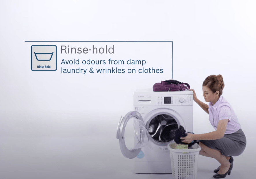 Tiết kiệm thời gian vò tay với chế độ giặt sơ trên máy giặt WAW28480SG