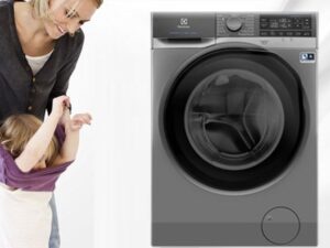 Máy giặt Electrolux EWF1141SESA sở hữu tính năng thêm đồ khi giặt vô cùng tiện lợi