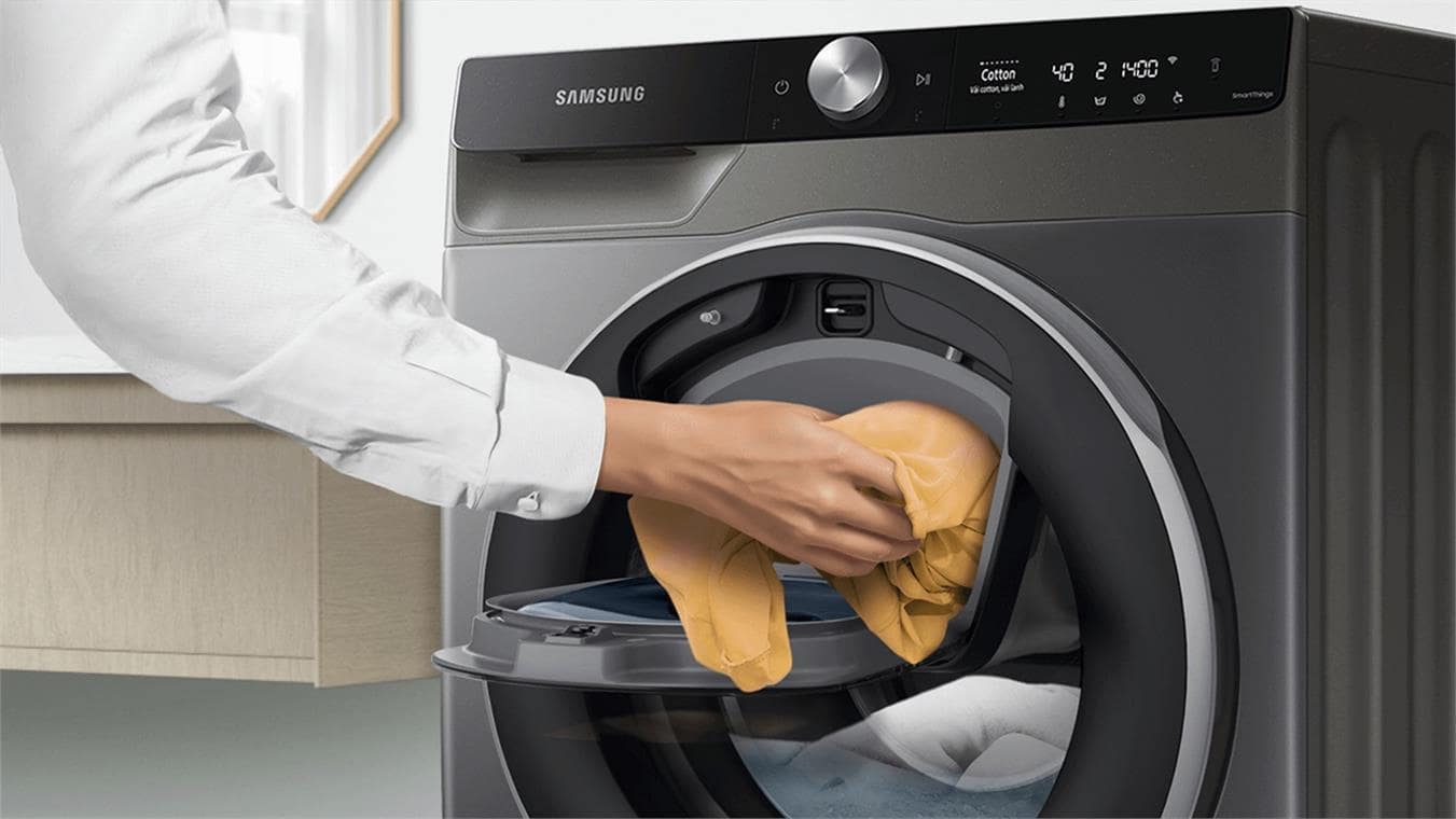 8. Tính năng thêm đồ giặt tiện lợi nhờ cửa phụ thông minh Add Wash™