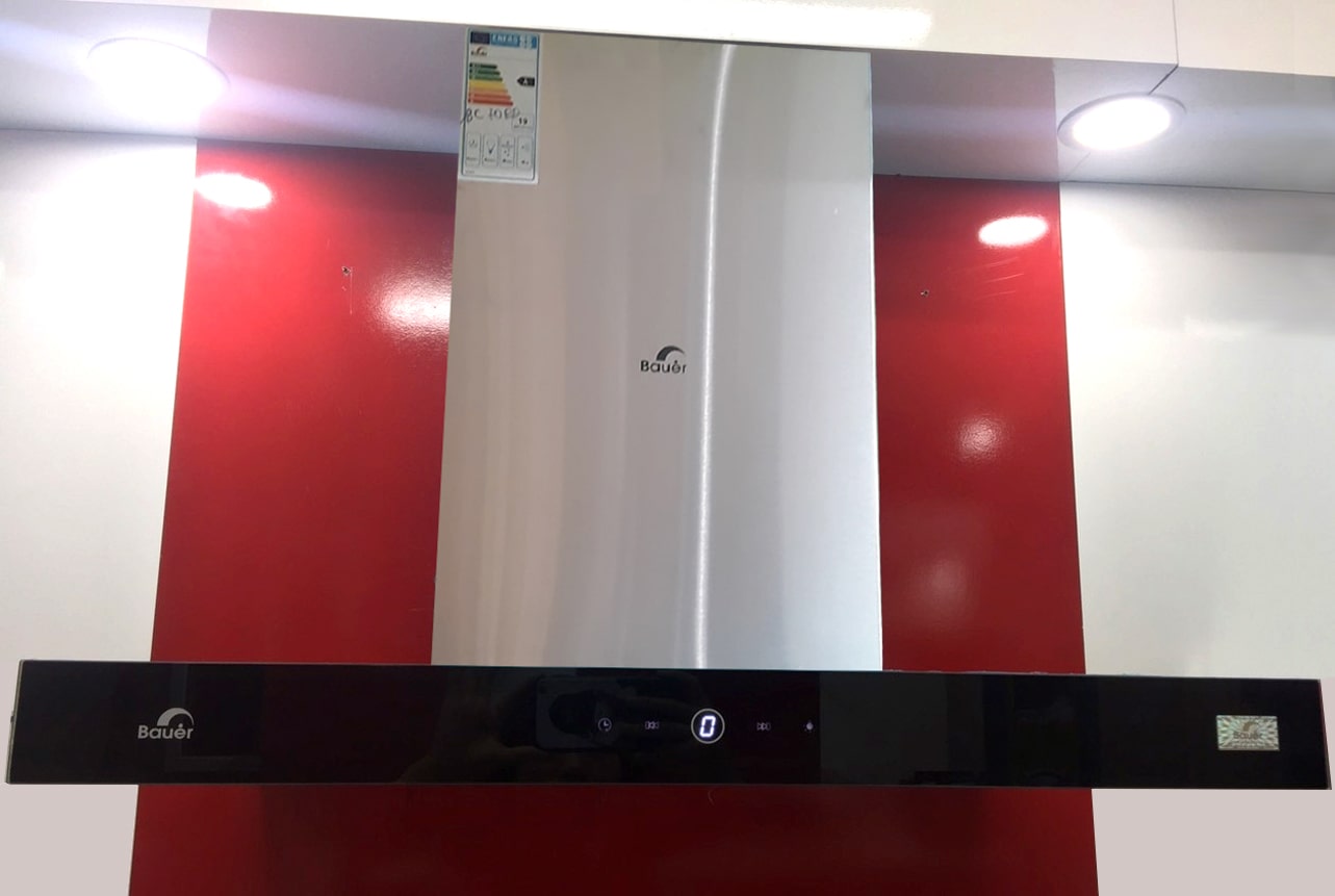 1. Máy hút mùi Bauer BC70ED có thiết kế sang trọng, hiện đại