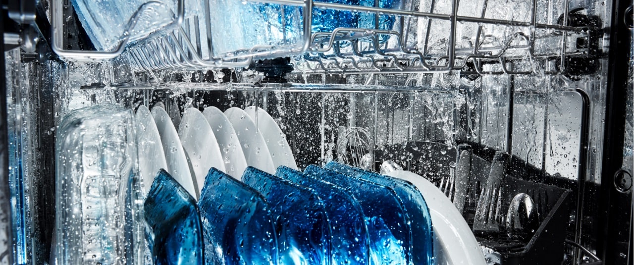 Cách khắc phục máy rửa bát bị rò nước 6 Máy rửa bát bị rò nước do chốt cửa hoặc miếng mút đệm bị hỏng