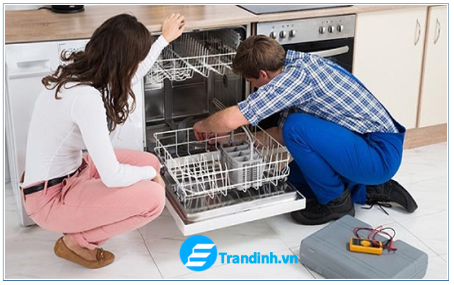 Nguyên nhân và cách khắc phục máy rửa bát Electrolux không thoát nước 4 2.5 Lỗi hệ thống điện tử trên máy rửa bát Electrolux