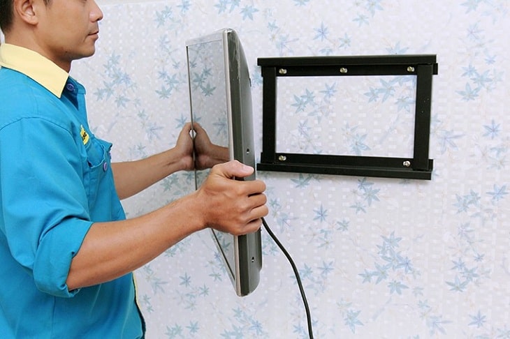 Những lưu ý khi chọn mua tivi treo tường 5 Chọn mua đúng loại khung treo, giá treo phù hợp với tivi