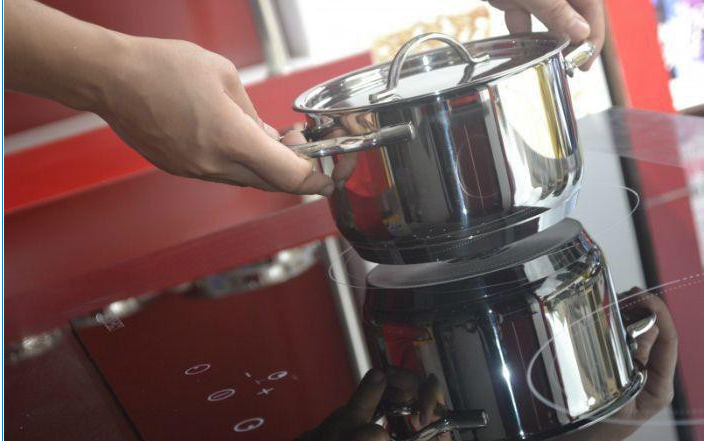 Những rủi ro người tiêu dùng nên biết khi sử dụng bếp từ bếp hồng ngoại 3 /Upload/BAI VIET/THIET BI BEP/BEP TU/nhung-rui-ro-nguoi-tieu-dung-nen-biet-khi-su-dung-bep-tu-bep-hong-ngoai (3).PNG