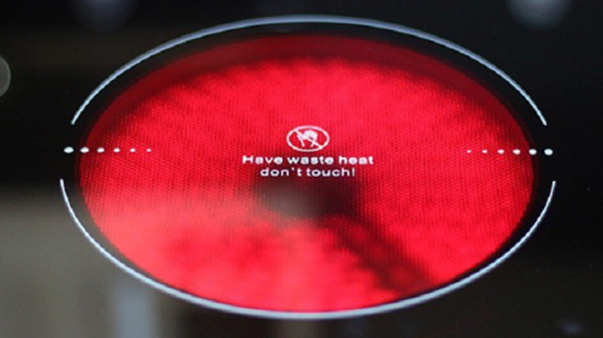 Bật bếp nấu, khi không có nồi hoặc nồi không có thực phẩm.