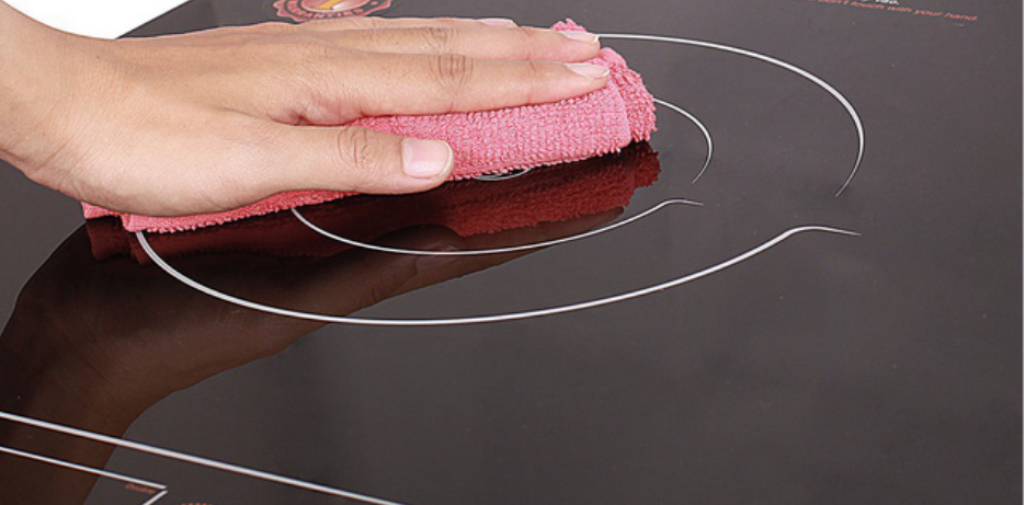 Vệ sinh bếp bằng khăn ướt