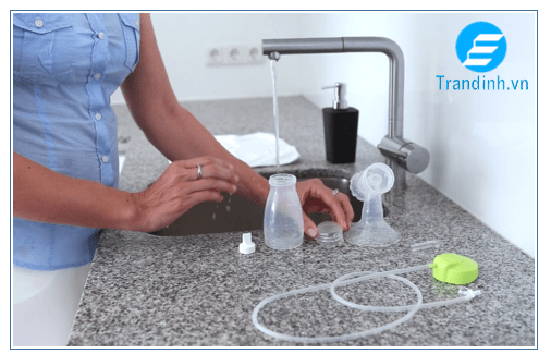 Cách vệ sinh dụng cụ hút sữa và đựng sữa
