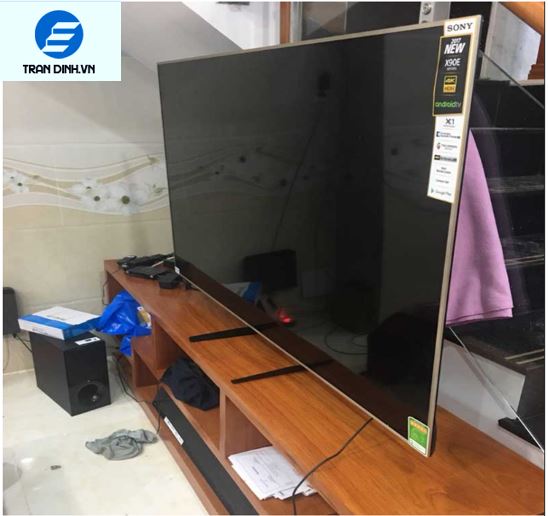 tivi nen de ban hay treo tuong 6