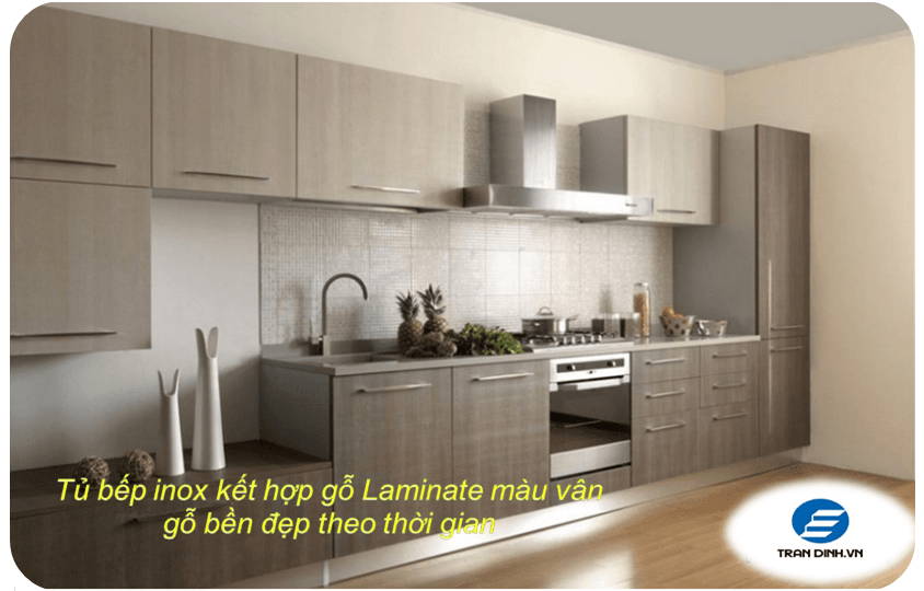 Tủ bếp inox kết hợp gỗ Laminate màu vân gỗ bền đẹp theo thời gian