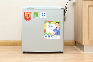 Tủ lạnh Aqua AQR-55AR với thiết kế thon gọn, thẩm mỹ
