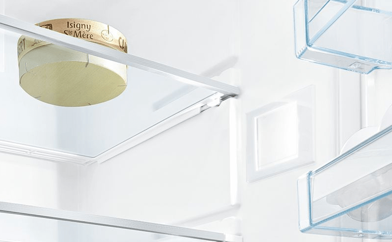Đèn LED chiếu sáng nội thất bên trong tủ lạnh được chiếu sáng 1 cách rõ ràng nhất