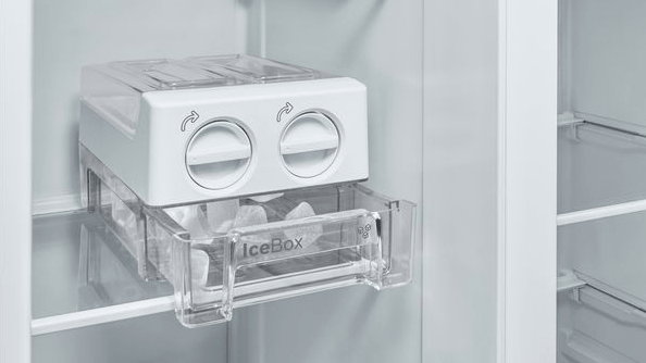 Khay tạo đá linh hoạt The Ice-Twister có thể tháo rời tiện ích trên tủ lạnh Bosch KAN93VIFPG