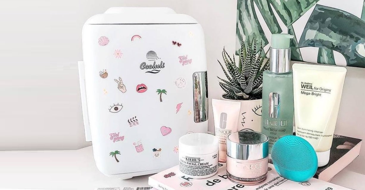 Tủ lạnh đựng mỹ phẩm là gì? Có tốt không? Nên mua loại nào? 4 Tủ lạnh đựng mỹ phẩm giúp tiết kiệm diện tích, bố trí mỹ phẩm khoa học