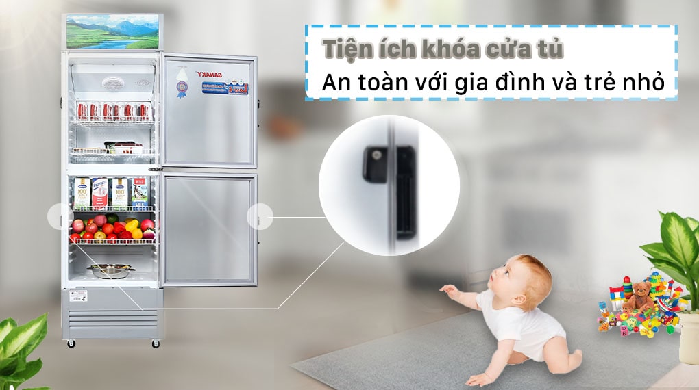 Tủ mát Sanaky TM.VH408WL 340 lít 7 3. Trang bị khóa cửa tủ bên hông trên tủ mát Sanaky 340 lít VH408WL