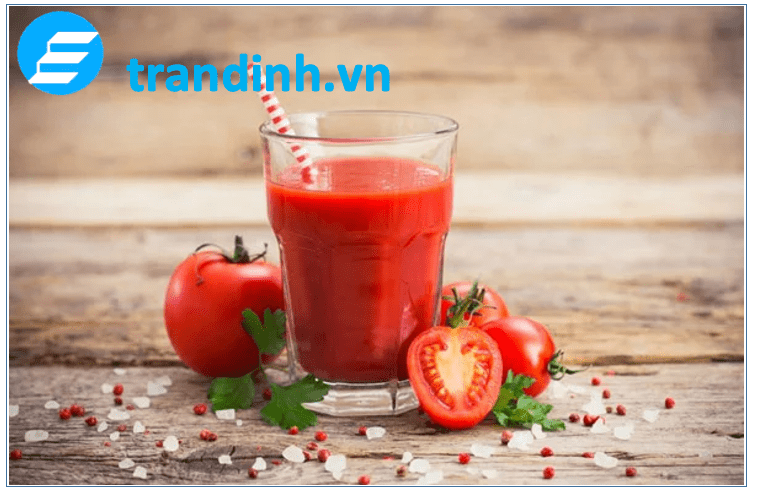 Uống rượu có nên nằm điều hoà không? 1 Uống nước ép cà chua