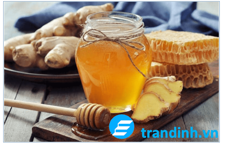 Uống rượu có nên nằm điều hoà không? 2 Uống nước gừng pha với mật ong