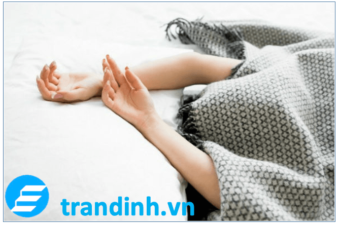 Uống rượu có nên nằm điều hoà không? 6 Say rượu có nên đắp chăn?