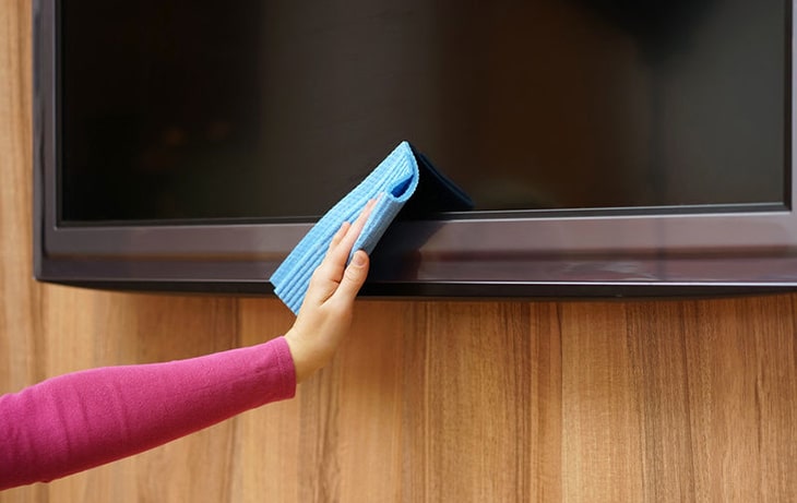 Cách vệ sinh màn hình tivi đúng cách, lưu ý quan trọng 11 Vệ sinh khung và chân đế tivi