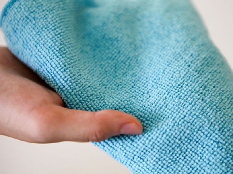 Cách vệ sinh màn hình tivi đúng cách, lưu ý quan trọng 9 Đầu tiên vệ sinh màn hình tivi