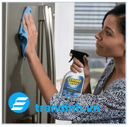 Vệ sinh bên ngoài tủ lạnh