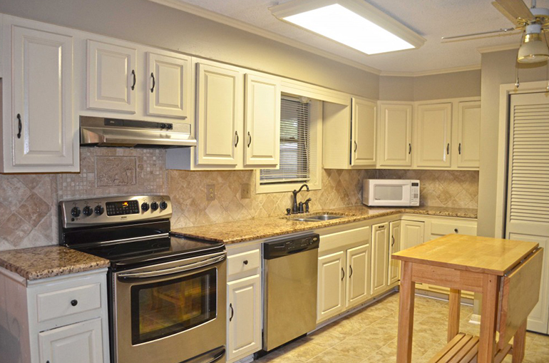 Vì sao nên mua máy hút mùi? 2 2. Sự lựa chọn sáng suốt cho không gian nhà bếp kín