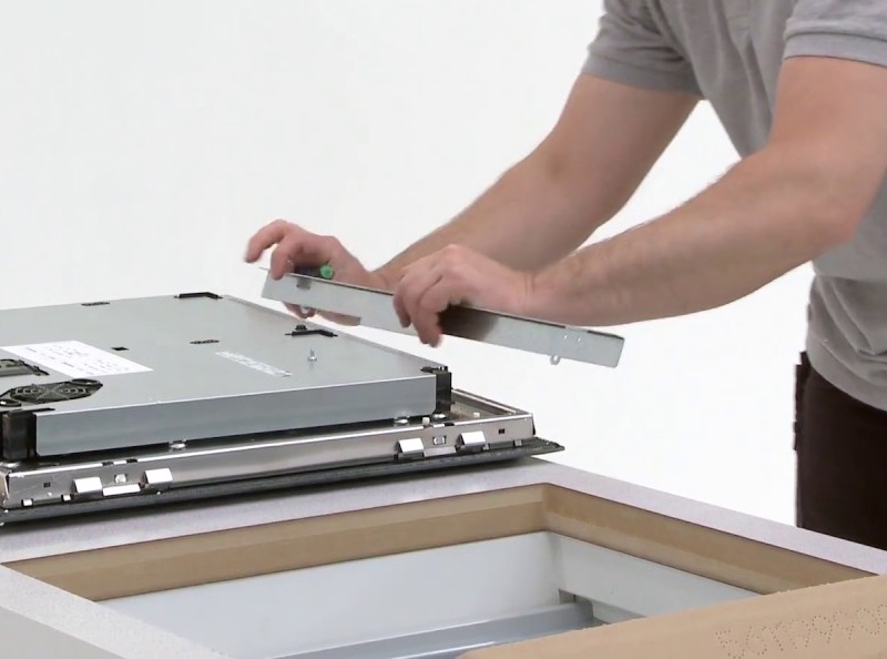 Cách lắp đặt bếp từ Faster chi tiết từ chuyên gia【Hướng dẫn】 3 2. Khoét đá đúng kích cỡ đề lắp đặt bếp từ