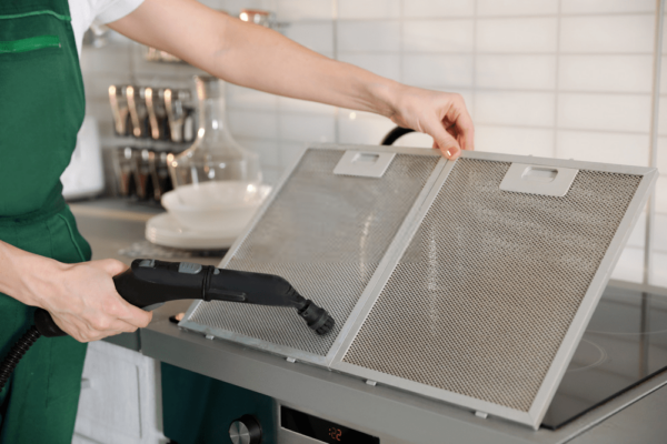 2. Hướng dẫn vệ sinh hút mùi bếp Bauer
