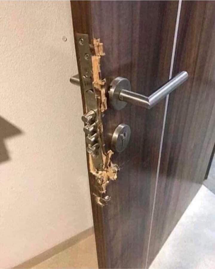 1. Những lý do khiến bạn nên lắp đặt khóa cửa vân tay cho nhà trọ.