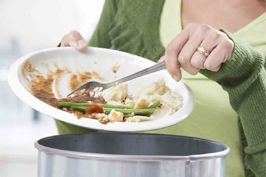 Hướng dẫn sử dụng máy rửa bát Beko đúng chuẩn【Xem ngay】 1 Bước 1: Gạt bỏ hết thức ăn thừa ra khỏi chén đĩa