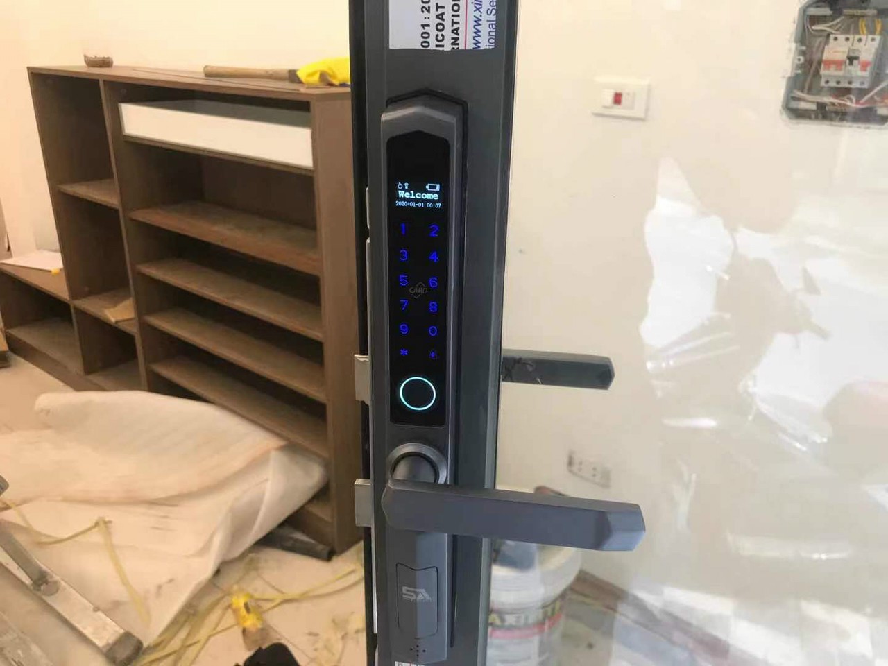 Khoá cửa vân tay cổ điển 5A DK6000 15 6. Hình ảnh lắp đặt thực tế của khoá cửa 5asystems.