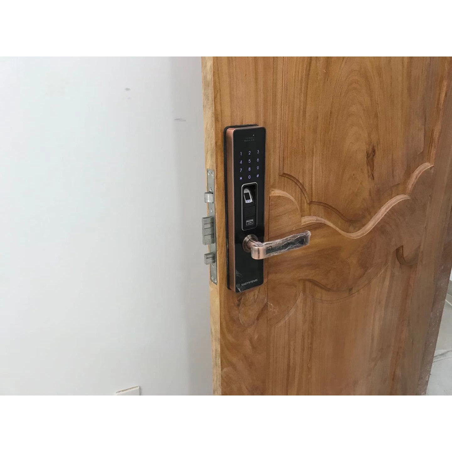 Khoá cửa điện tử 5A TS7800 PLUS - Vân tay, mã số, thẻ từ 14 Lắp đặt khoá cửa 5A TS7800 PLUS phù hợp nhiều kiến trúc nhà