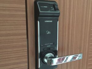 Khoá cửa vân tay Evernet LH5000F-SNK 4 4. Tính năng tự động khóa cửa tiện lợi trên khoá điện tử LH5000F-SNK
